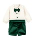 Conjunto Pololo bebé verde elegante con camisa blanca pajarita y pantalón corto tejido suave invierno en fondo blanco