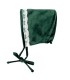 Capota bebé verde bosque con puntilla lateral tejido suave elegante invierno ajuste cómodo en fondo blanco