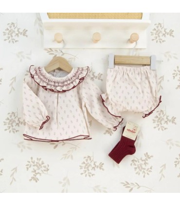 Conjunto Pololo bebé crudo algodón estampado bordado cuello volante detalle