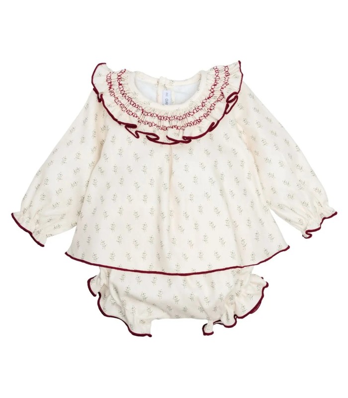 Conjunto Pololo bebé crudo algodón estampado bordado cuello volante detalle en fondo blanco