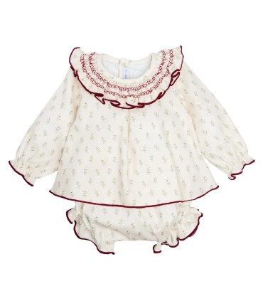 Conjunto Pololo bebé crudo algodón estampado bordado cuello volante detalle en fondo blanco