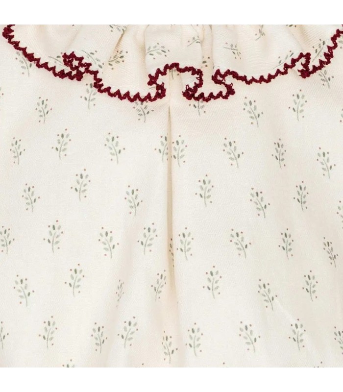Detalle del pelele bebé crudo algodón estampado cuello volante detalle contraste