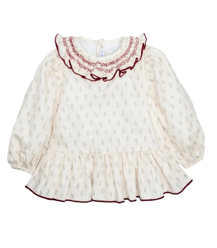 Vestido niña crudo algodón estampado cuello volante bordado detalle con fondo blanco
