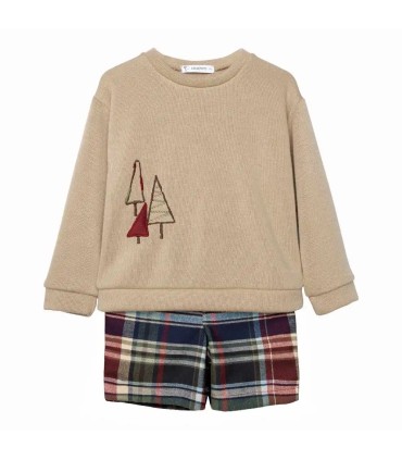 Conjunto niño granate cuadros pantalón algodón sudadera beige bordado detalle invierno en fondo blanco