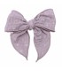 Lazo Pelo Bebé Malva algodón bambula lazada grande con pinza textura suave en fondo blanco