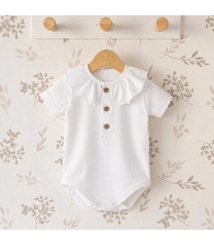 body bebé blanco cuello polo botones algodón suave detalle verano clásico elegante