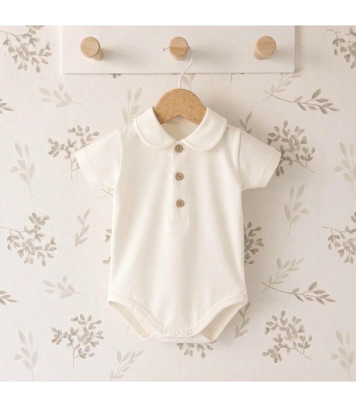 body bebé crudo cuello polo botones algodón suave detalle verano natural elegante