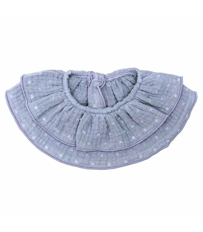 Babero Volante Bebé Denim algodón bambula forma circular fruncido elegante en fondo blanco