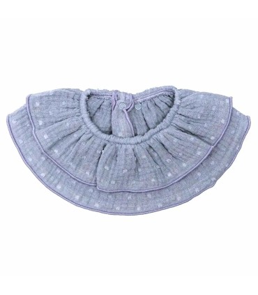 Babero Volante Bebé Denim algodón bambula forma circular fruncido elegante en fondo blanco