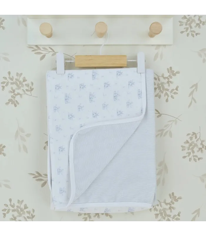 Arrullo reversible bebé celeste de algodón con estampado floral y reverso de rayas