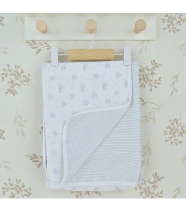 Arrullo reversible bebé celeste de algodón con estampado floral y reverso de rayas
