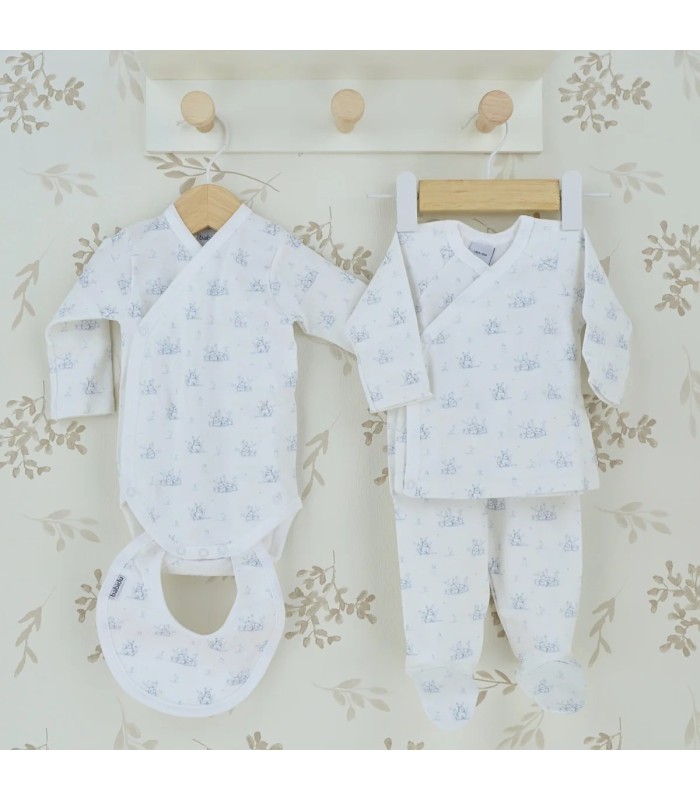 Conjunto nacimiento regalo celeste de algodón con pelele, babero y body estampado