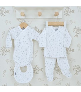 Conjunto nacimiento Nido celeste de algodón con pelele, body y babero estampado