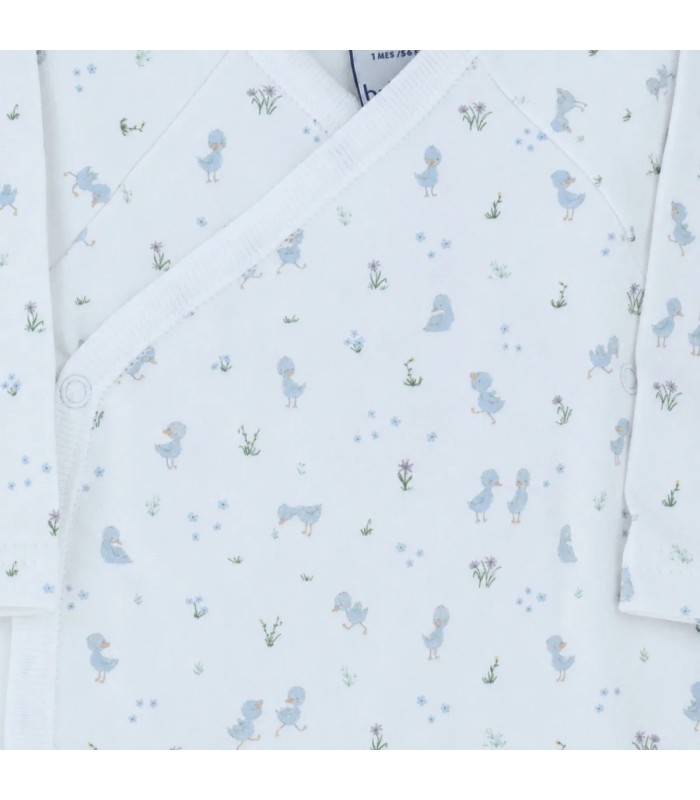 Conjunto nacimiento Nido celeste de algodón con pelele, body y babero estampado
