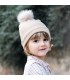 Niño con el Gorro con pompon color crudo de punto para bebé, niño y niña