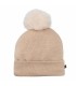 Gorro Bebé Arena tejido suave con pompón de pelo superior diseño cálido invierno en fondo blanco