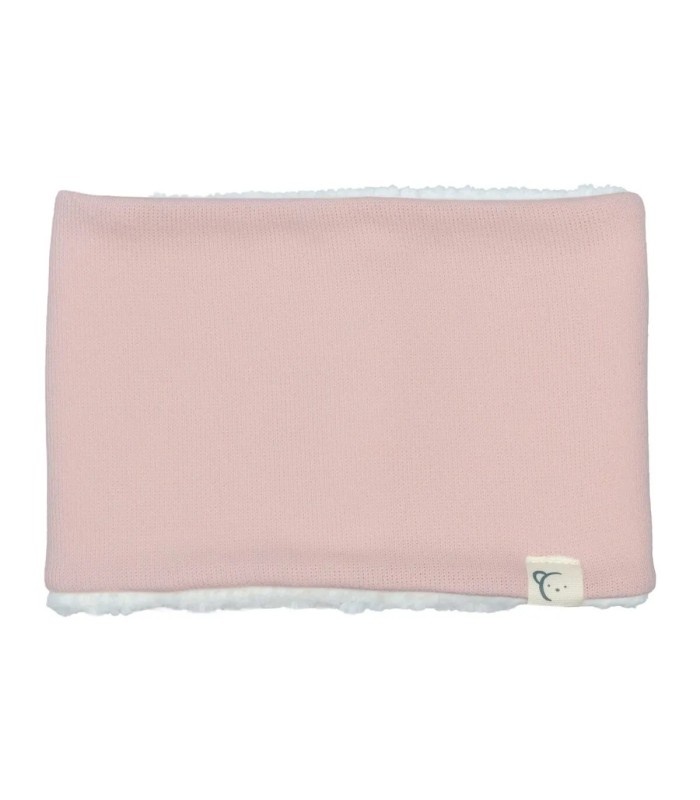 Cuello Bebé Nude tejido suave con interior borreguito blanco diseño cálido elegante invierno en fondo blanco
