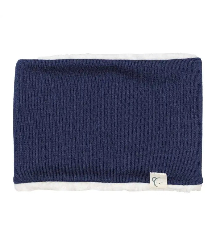 Cuello Bebé Marino tejido suave con interior borreguito blanco diseño cálido clásico invierno en fondo blanco