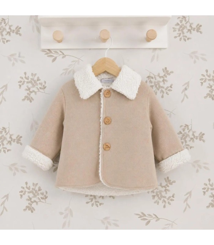 Abrigo Bebé Arena tejido suave con borreguito blanco en cuello y puños diseño elegante invierno