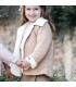 Niña con Abrigo Bebé Arena tejido suave con borreguito blanco en cuello y puños diseño elegante invierno