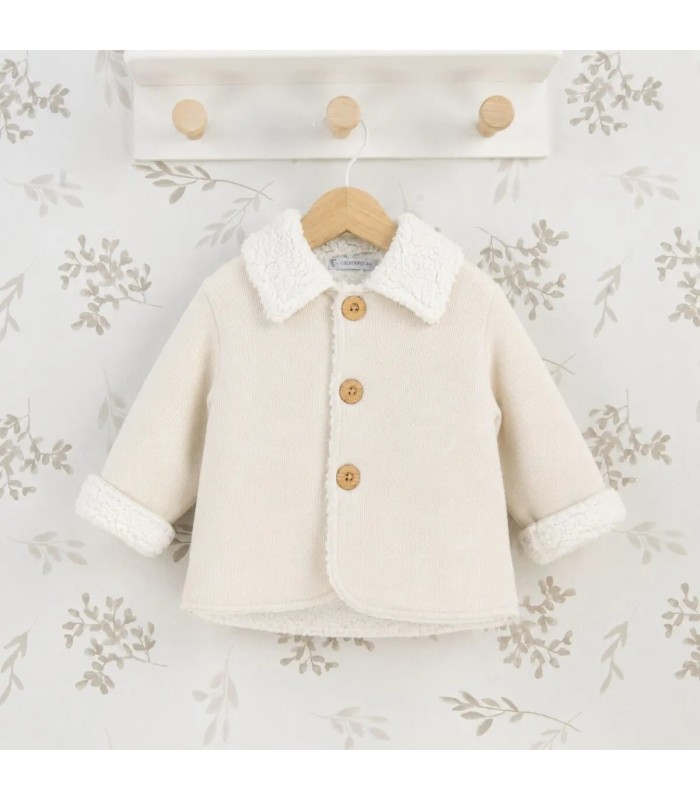 Abrigo Bebé Crudo tejido suave con borreguito blanco en cuello y puños diseño elegante invierno