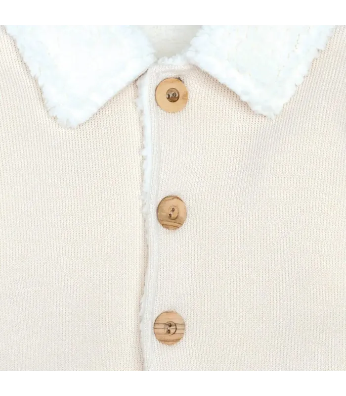 Detalles del diseño del Abrigo Bebé Crudo tejido suave con borreguito blanco en cuello y puños diseño elegante invierno