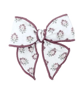 Lazo Pelo pinza berenjena floral niña tejido suave pinza detalle elegante en fondo blanco
