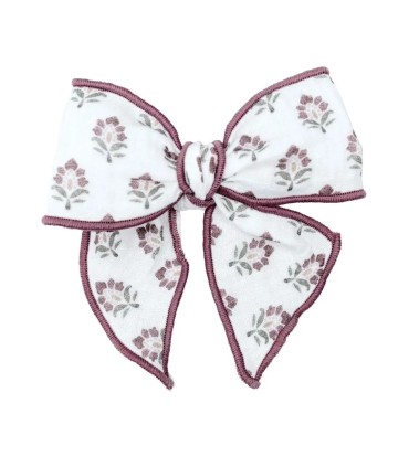 Lazo Pelo pinza berenjena floral niña tejido suave pinza detalle elegante en fondo blanco