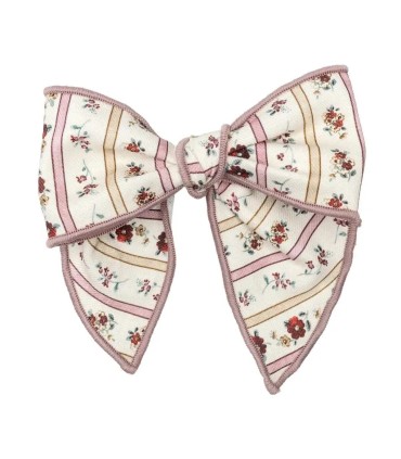 Lazo Pelo bebé nude floral pinza tela suave ribete rosa empolvado detalle elegante en fondo blanco
