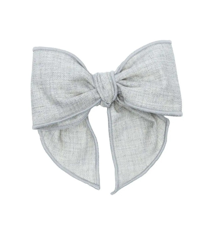 Lazo Pelo bebé gris algodón pinza estructura lazo textura suave complemento elegante en fondo  blanco
