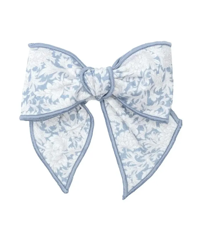 Lazo Pelo bebé azul toile algodón pinza estampado detalle elegante en fondo blanco