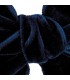 Detalle del Lazo Pelo Bebé Marino Terciopelo pinza textura suave brillo elegante accesorio cabello invierno