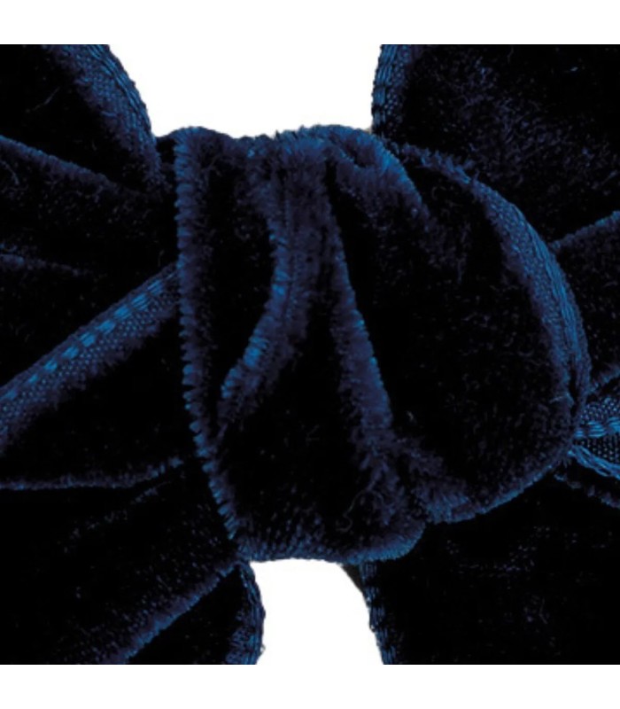Detalle del Lazo Pelo Bebé Marino Terciopelo pinza textura suave brillo elegante accesorio cabello invierno