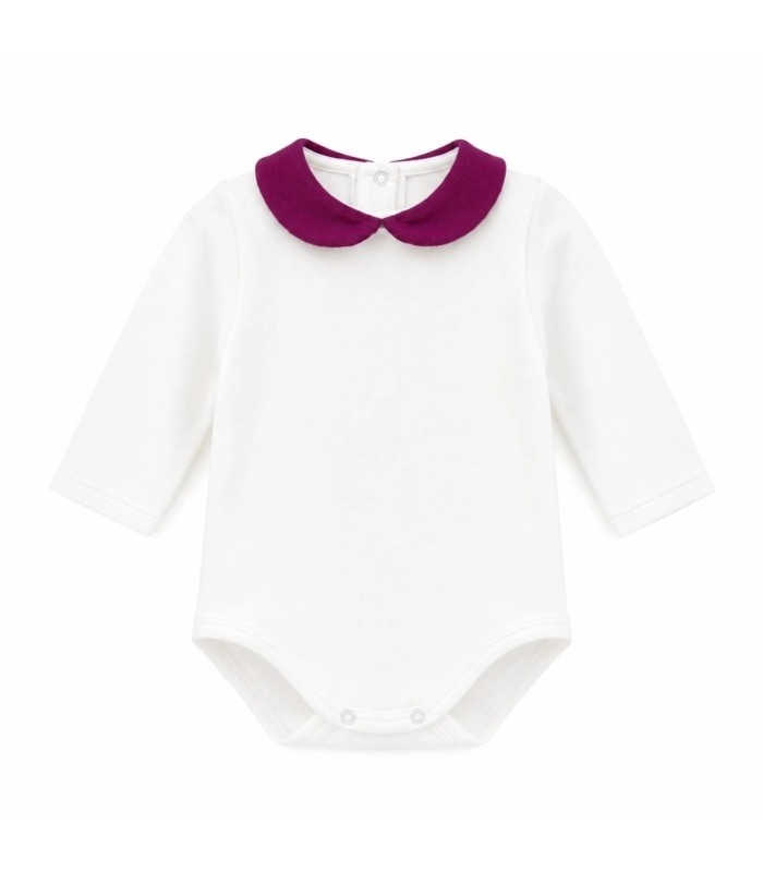 Body Bebe Cuello Granate algodón suave cuello redondeado contraste elegante bebé en fondo blanco