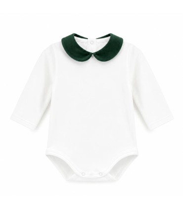 Body Bebe Cuello Verde algodón suave cuello redondeado contraste natural elegante en fondo blanco