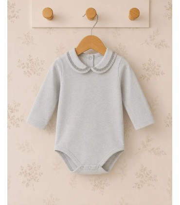 Body para bebé blanco de algodón con cuello bordado gris, manga larga y tejido suave Calamaro Bel