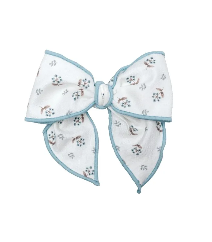 Lazo Pelo bebé crudo estampado algodón ribete celeste pinza infantil invierno en fondo blanco