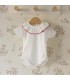 body bebé blanco cuello volante ribete rojo algodón suave detalle verano vibrante