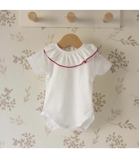 body bebé blanco cuello volante ribete rojo algodón suave detalle verano vibrante