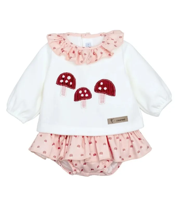 Conjunto Pololo bebé rosa empolvado algodón con bordado de setas y cuello fruncido detalle invierno en fondo blanco
