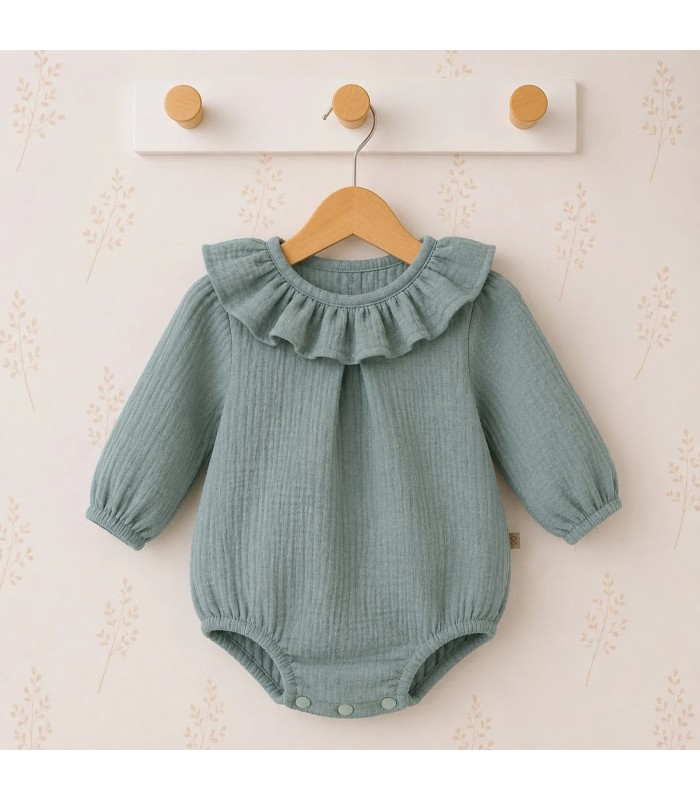 Pelele Estena bebé verde mint de 100% algodón con textura ligera y amplio cuello de volante Calamaro