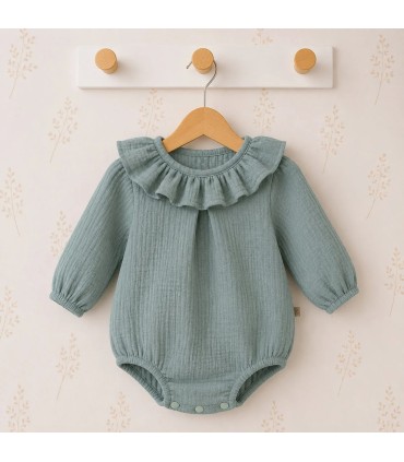 Pelele Estena bebé verde mint de 100% algodón con textura ligera y amplio cuello de volante Calamaro