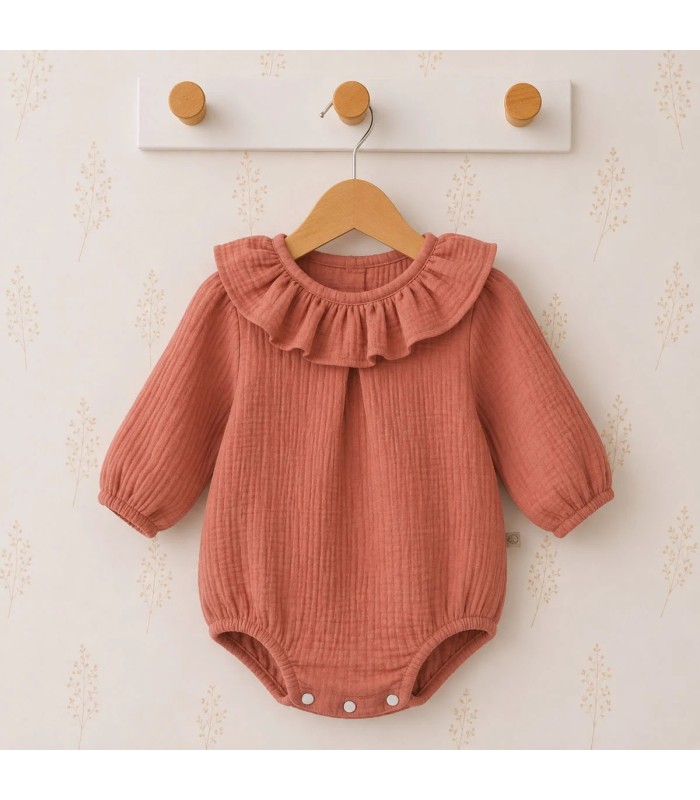 Pelele Estena bebé arcilla de 100% algodón con textura ligera y amplio cuello de volante Calamaro