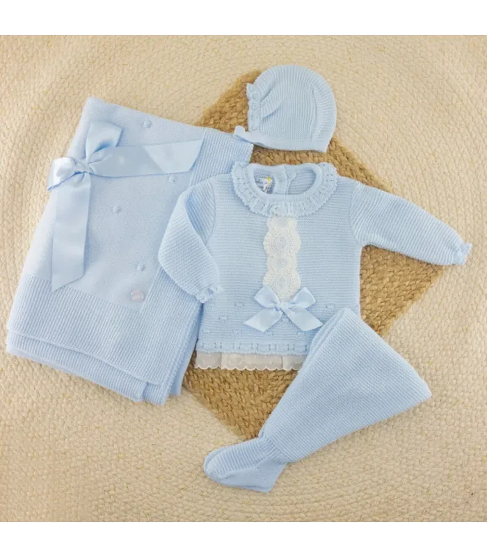 Conjunto bebé Helen celeste con jersey trenzado, polaina y capota Dulce de Fresa