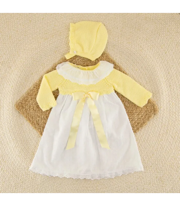 Faldón Minerva amarillo con plumeti blanco y lazo decorativo