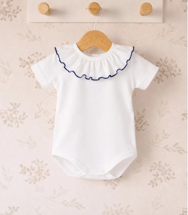 body bebé blanco cuello volante ribete azul marino algodón suave detalle verano elegante