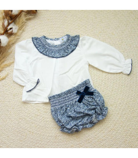 Conjunto Lazo Andorra con blusa blanca y braguita floral azul con lazo marino