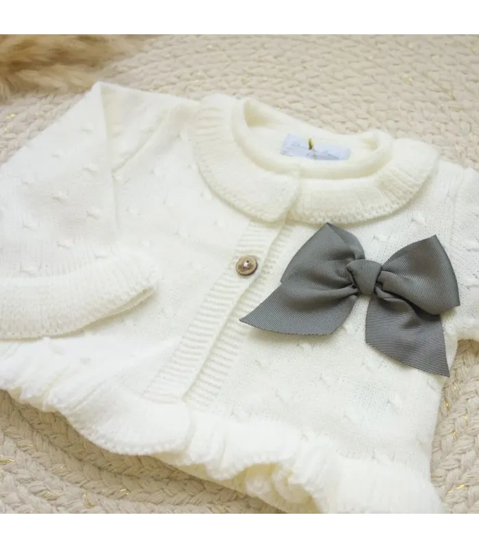 ▶️  Chaqueta Nudos Volante  Con Lazo Gris al por mayor DF24026 CRUDO | Top Baby