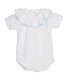 body bebé blanco cuello volante ribete celeste algodón suave detalle verano elegante, foto catalogo.