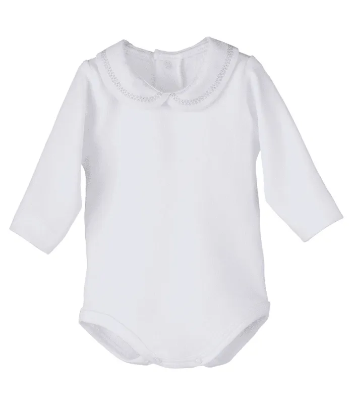 Body bebé blanco cuello bordado gris Calamaro Bel, foto catalogo.